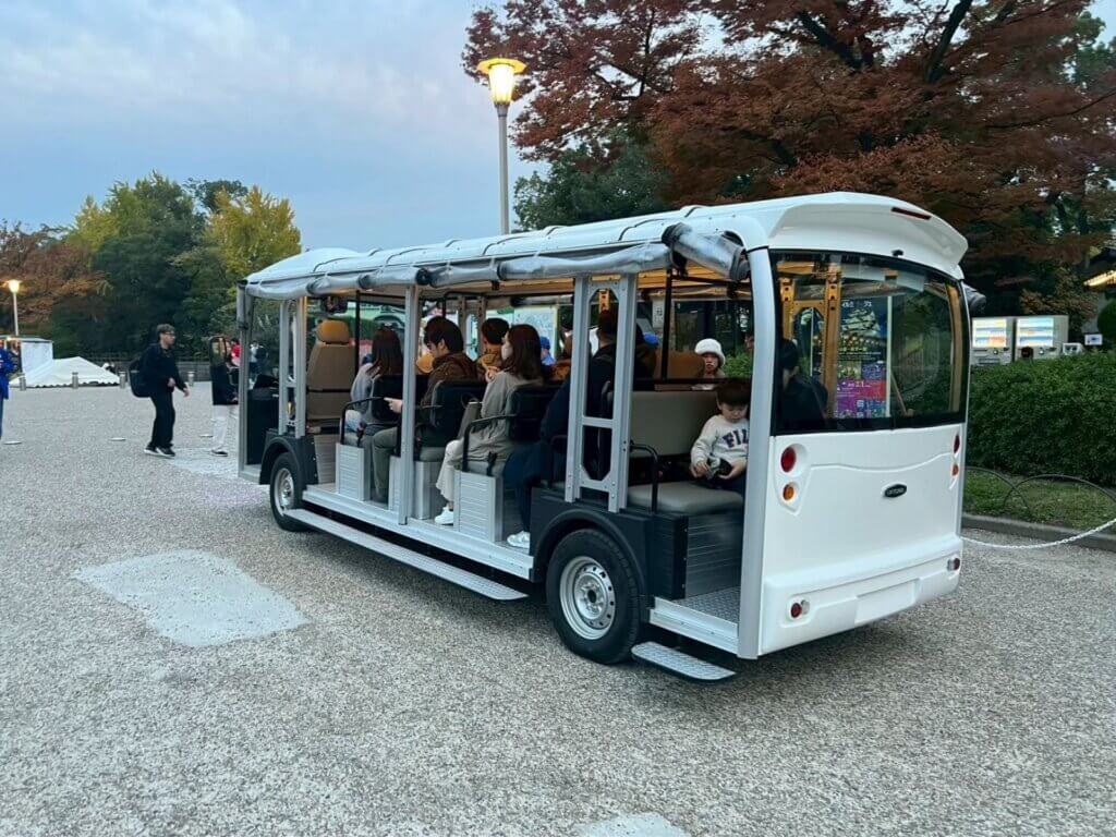 天守閣巡園車