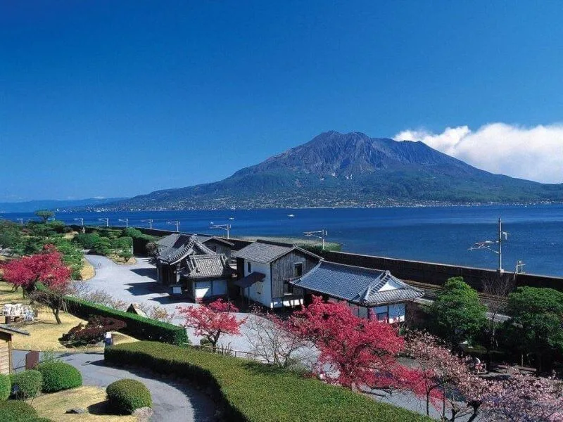 Sakurajima viewed from Kagoshima — image from Shen Deng’s official website