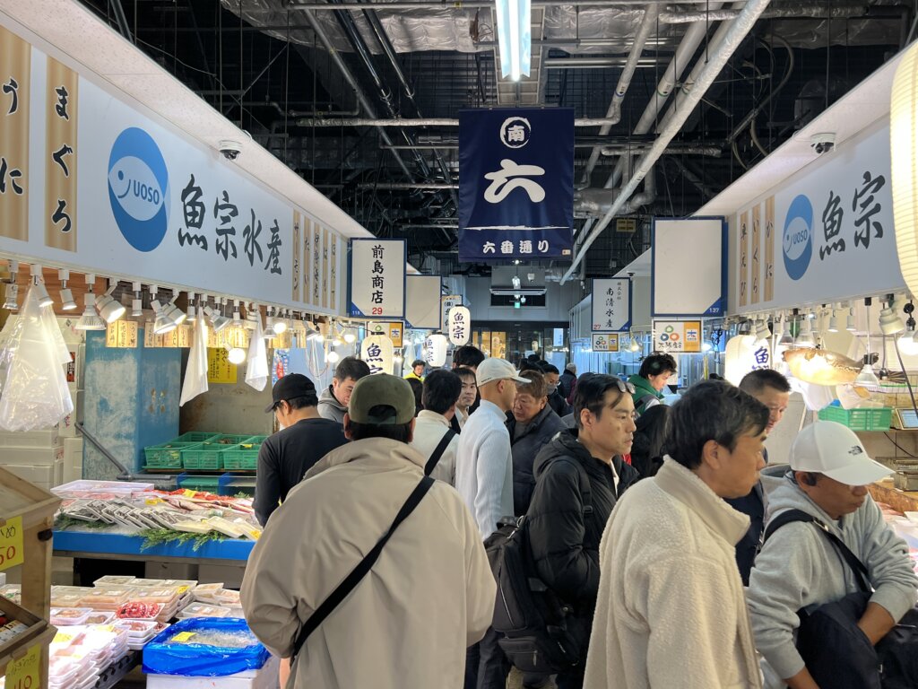 木津市場當地人很多