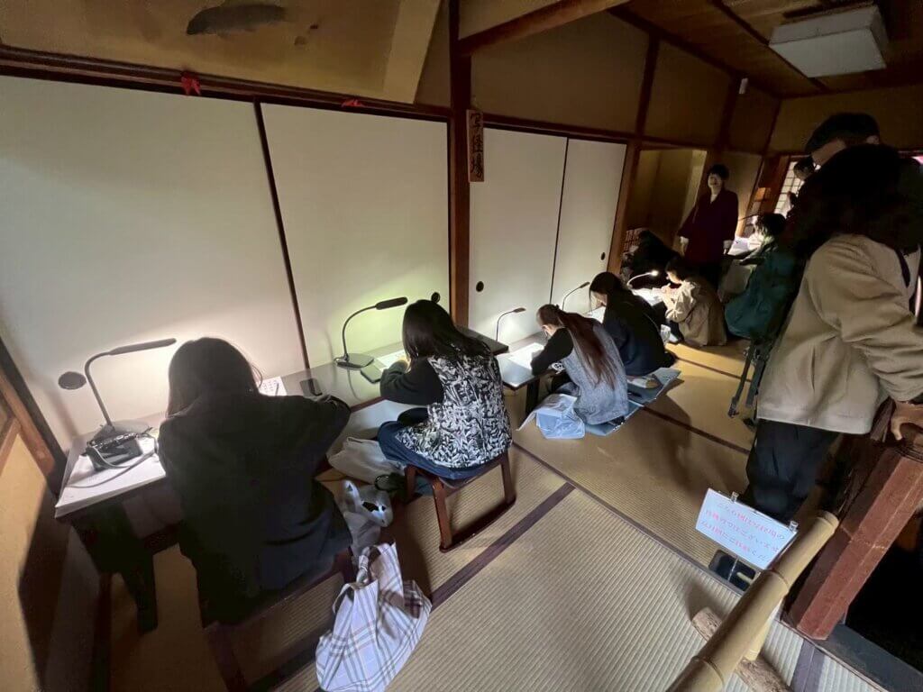 琉璃光院抄經人潮