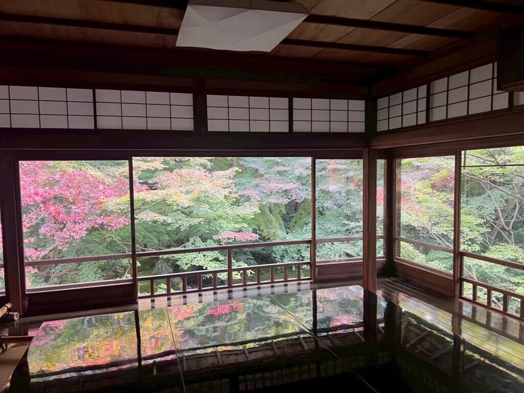 琉璃之間:傳說中的「床紅葉」