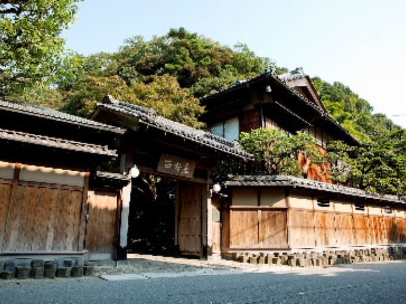 西村屋本館