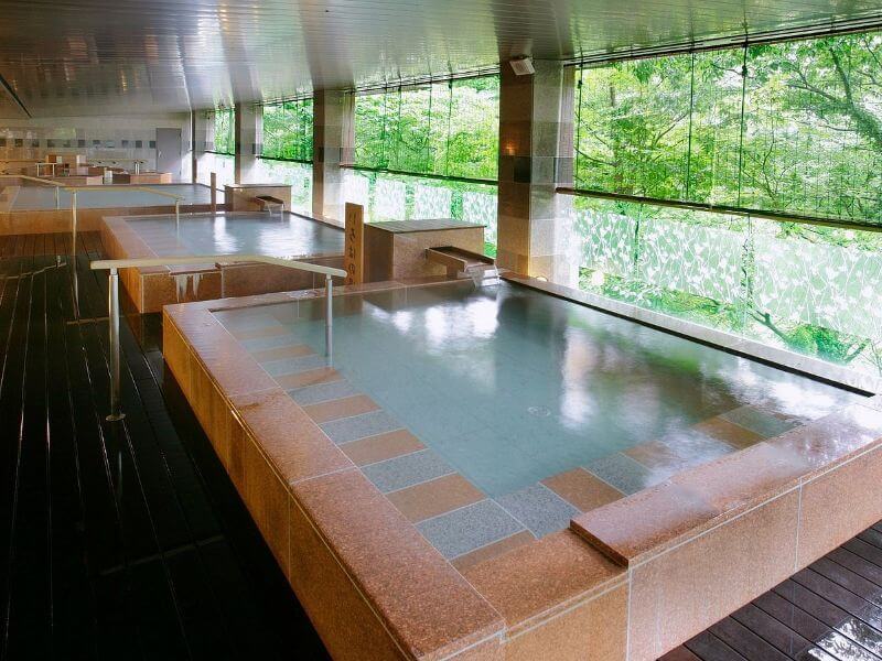 鬼怒川溫泉旅館的室內大浴場